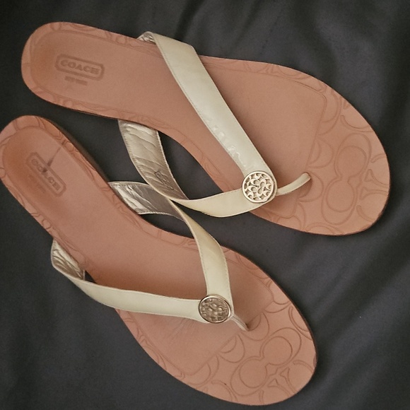Coach Women's Sz10B Sara Flat Strap Logo Sandals Patent Cream 100% Leather - Picture 2 of 11